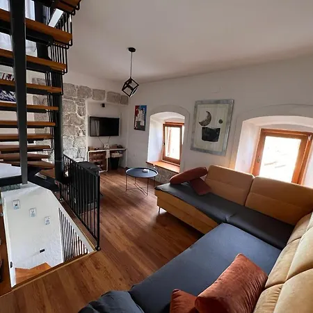 Vakantiehuis Isolated & Relaxing House - Kosarni Do Village, Orebic