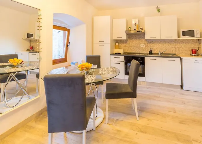 Isolated & Relaxing House - Kosarni Do Village, Orebic بيت للعطل Zupanje Selo